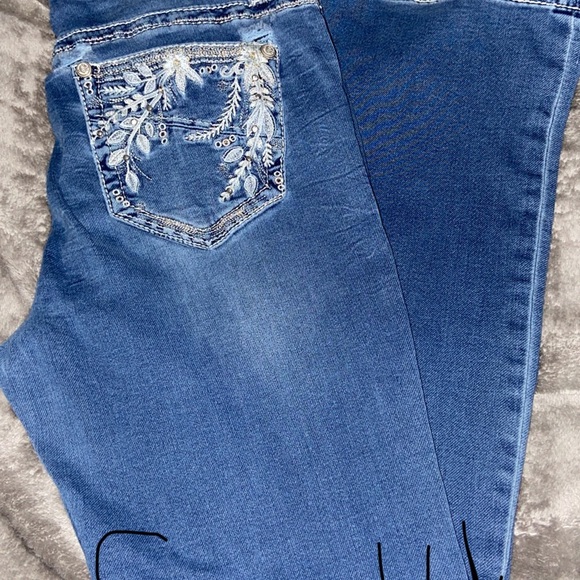 Grace in LA Jeans - Picture 4 of 13